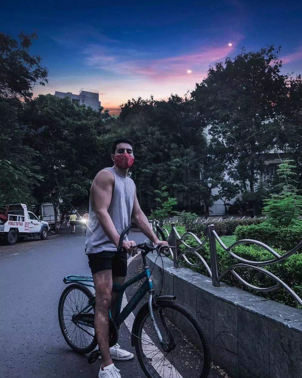 gaya seleb bersepeda  Berbagai Sumber