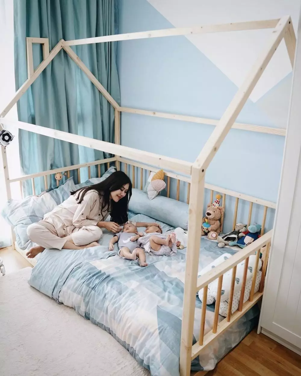 Kamar 7 bayi pesinetron cantik  Instagram & YouTube Kamar 7 bayi pesinetron cantik  Instagram & YouTube