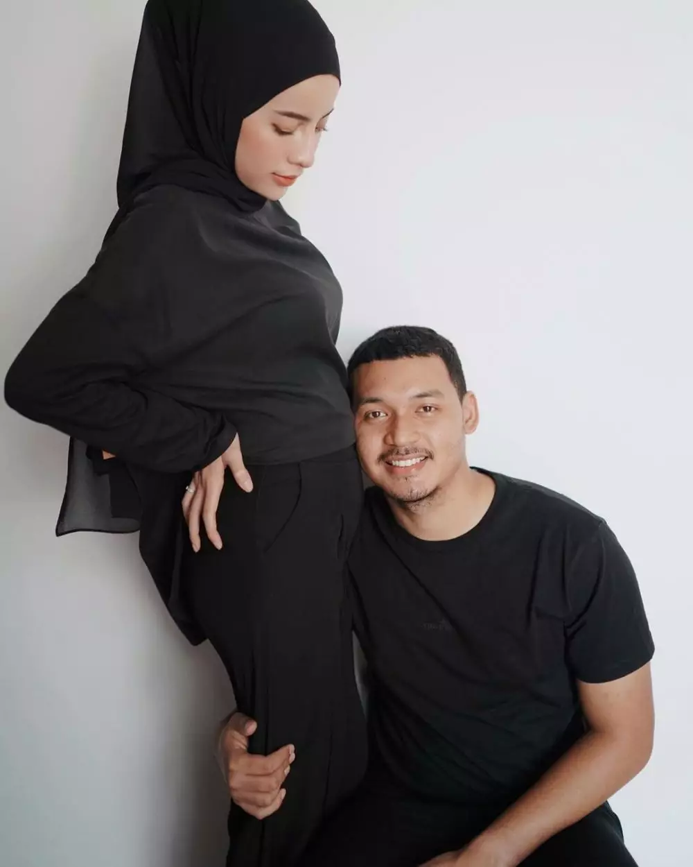 potret aghnia punjabi pamer perut buncit © 2020 Instagram/aghniapunjabi