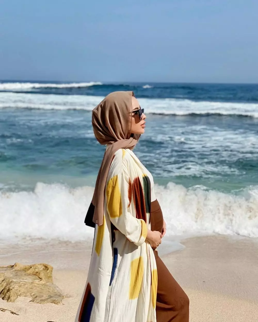 potret aghnia punjabi pamer perut buncit © 2020 Instagram/aghniapunjabi