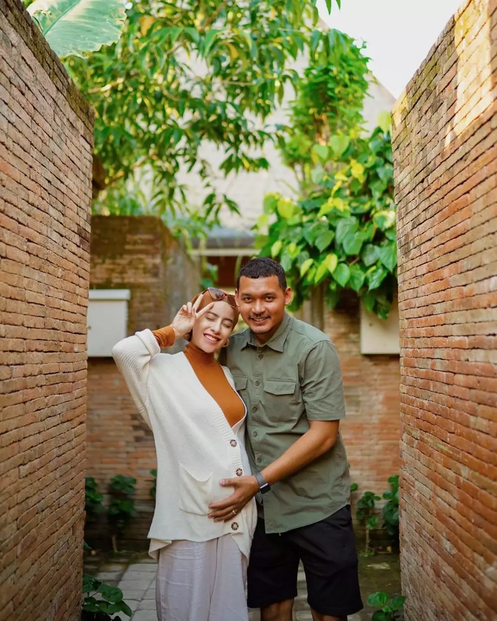 potret aghnia punjabi pamer perut buncit © 2020 Instagram/aghniapunjabi