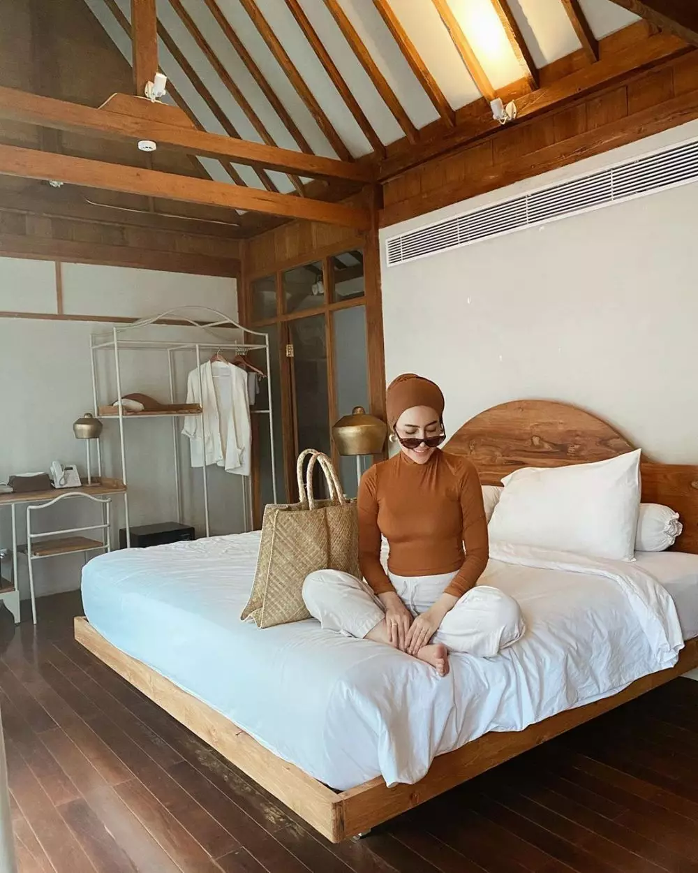 potret aghnia punjabi pamer perut buncit © 2020 Instagram/aghniapunjabi