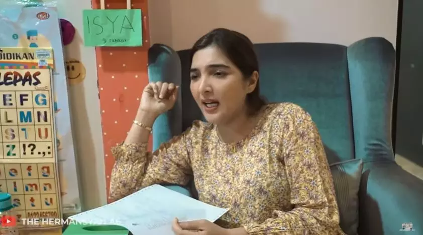 momen Ashanty beri kejutan ke pengasuh Arsya © 2020 YouTube/The Hermansyah A6 momen Ashanty beri kejutan ke pengasuh Arsya © 2020 YouTube/The Hermansyah A6