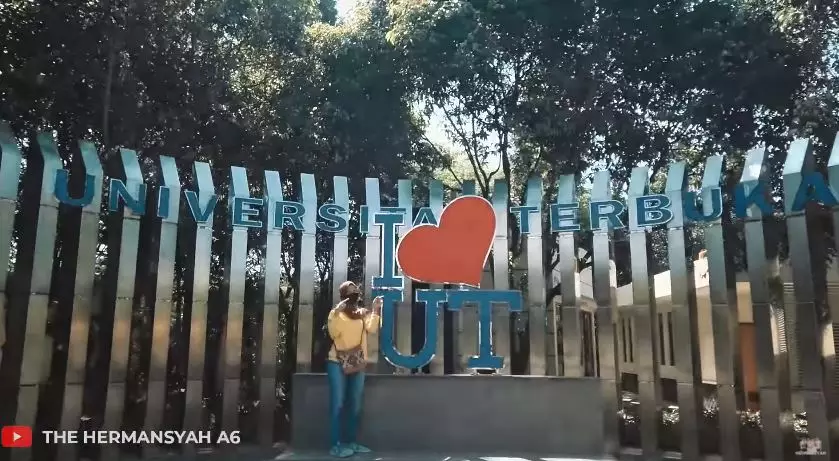 momen Ashanty beri kejutan ke pengasuh Arsya © 2020 YouTube/The Hermansyah A6 momen Ashanty beri kejutan ke pengasuh Arsya © 2020 YouTube/The Hermansyah A6