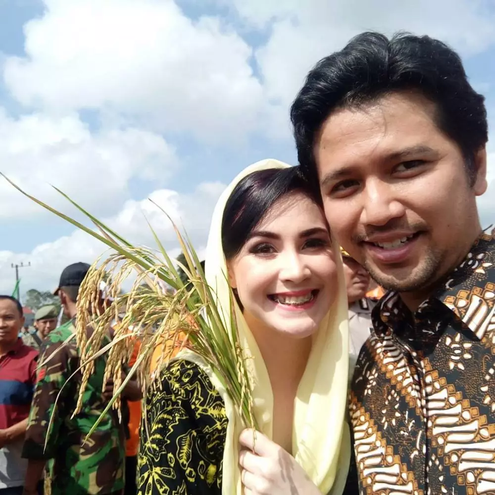 kisah cinta arumi dan emil Instagram