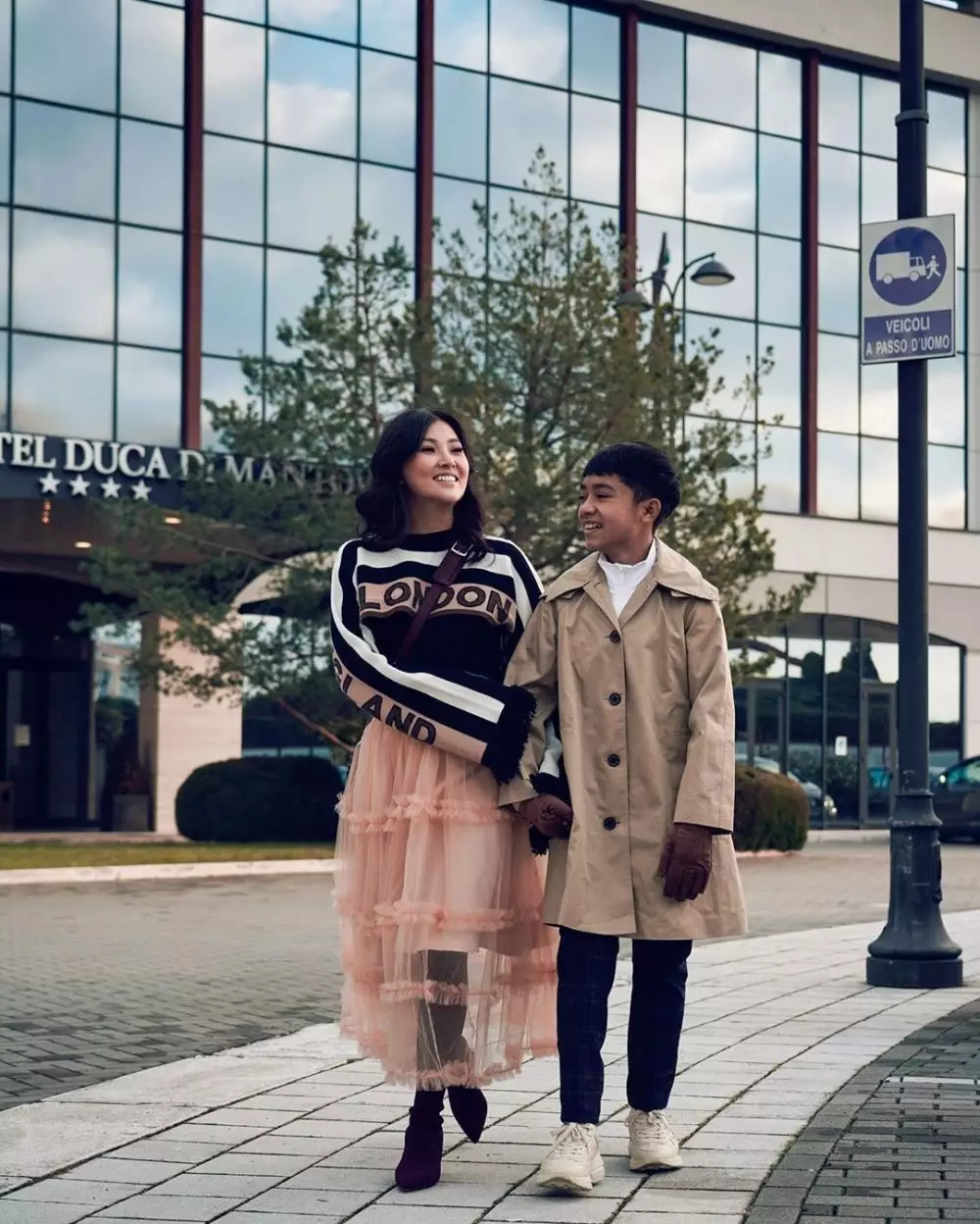 Gaya Betrand Peto dan Sarwendah tampil modis © 2020 Instagram Gaya Betrand Peto dan Sarwendah tampil modis © 2020 Instagram