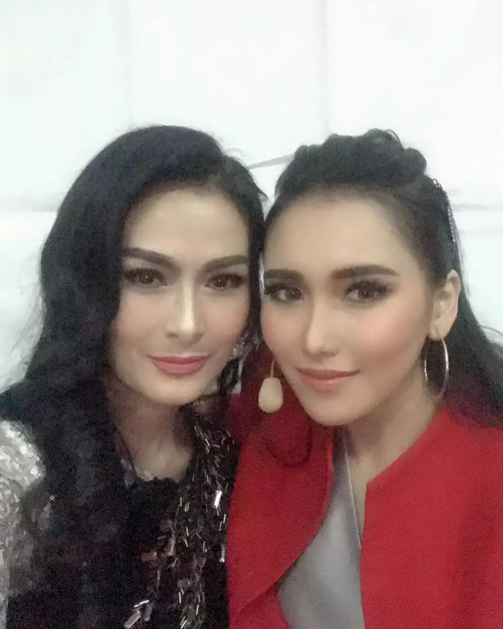 Potret persahabatan Ayu Ting Ting dan Iis Dahlia © 2020 Instagram