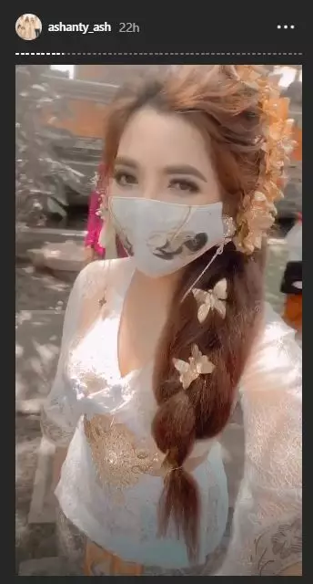 Potret Ashanty pakai baju adat kebaya Bali © 2020 brilio.net Potret Ashanty pakai baju adat kebaya Bali © 2020 brilio.net