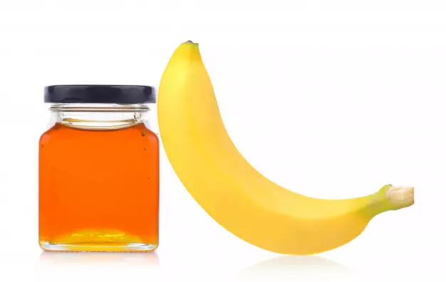 Membuat masker madu © 2020 brilio.net