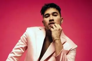 Adrian Khalif rilis visual series, ajak kita merangkul semua perasaan