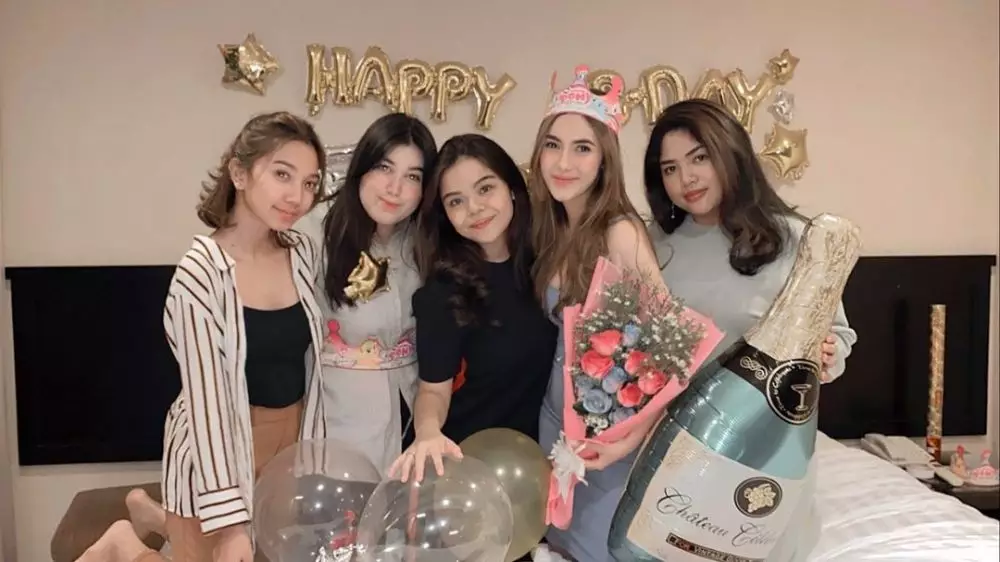 ulang tahun Syahra Larez instagram