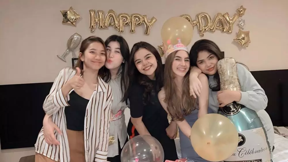 ulang tahun Syahra Larez instagram