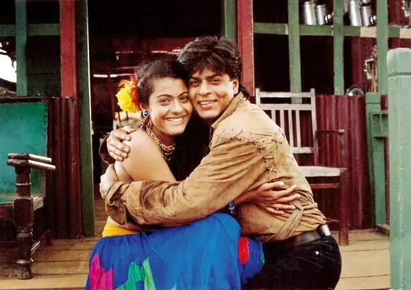 Kajol di awal karier berbagai sumber