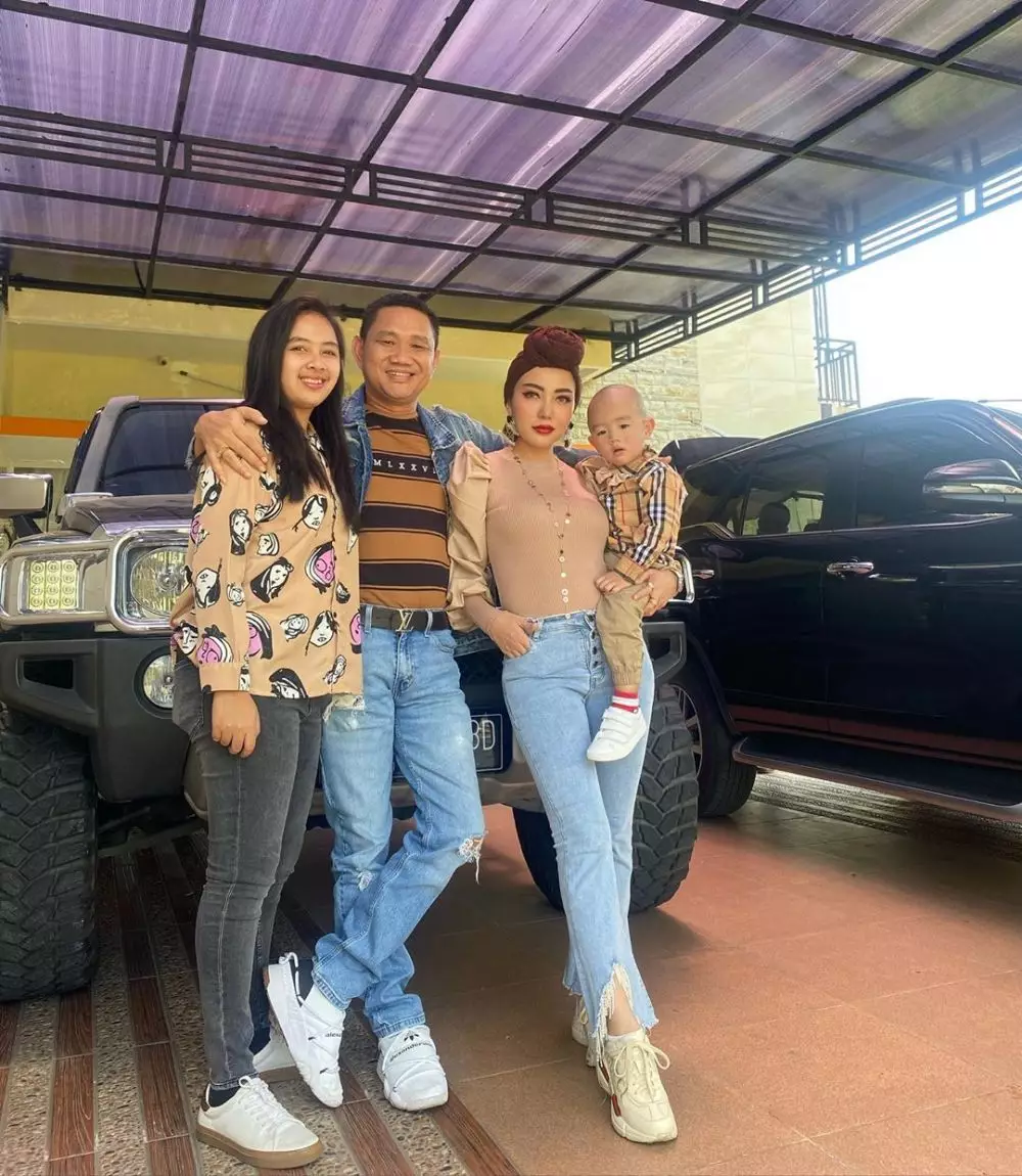 Bella Shofie dan putri sambung Instagram