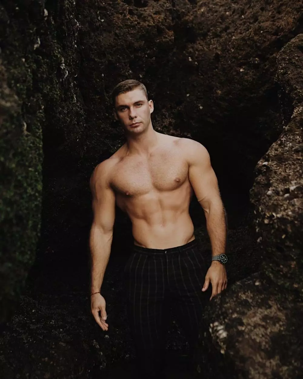 Potret Artur Kavunov trainer fitnes  pacar millen © 2020 Instagram