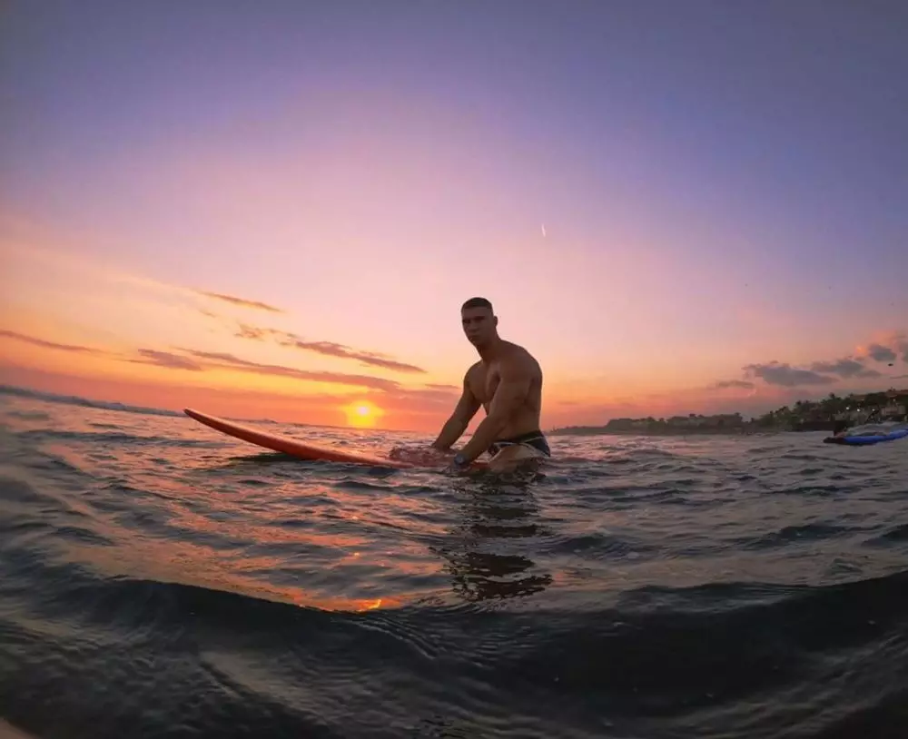 Potret Artur Kavunov trainer fitnes  pacar millen © 2020 Instagram