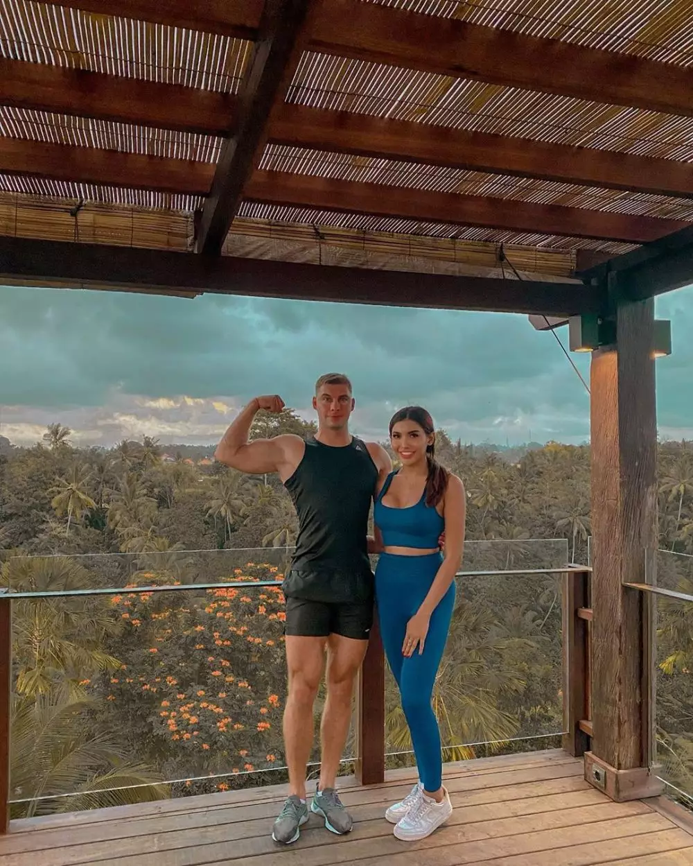 Potret Artur Kavunov trainer fitnes  pacar millen © 2020 Instagram