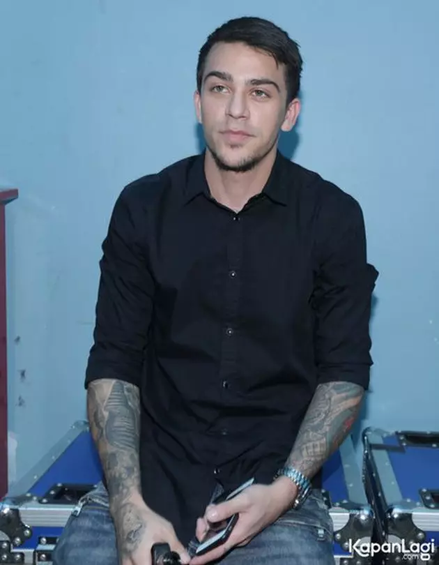 Potret Sean Azad Berbagai sumber