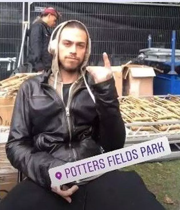 Potret Sean Azad Berbagai sumber