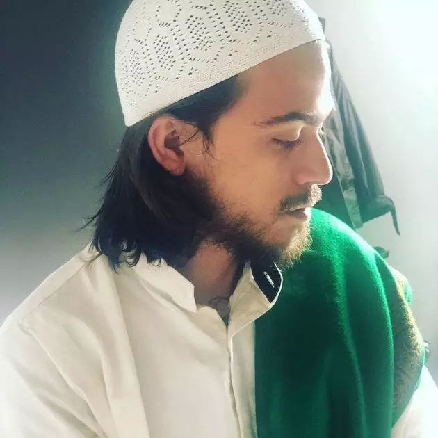 Potret Sean Azad Berbagai sumber