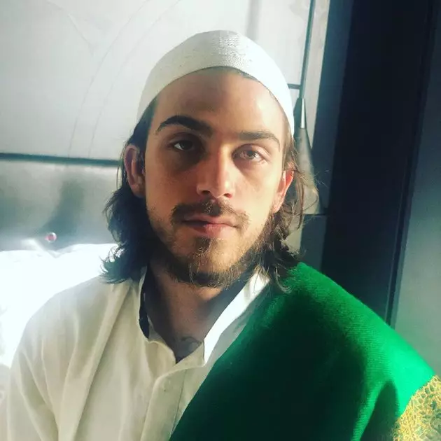 Potret Sean Azad Berbagai sumber