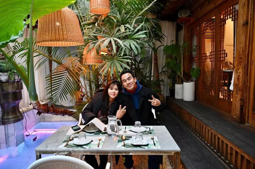 potret harmonis Joe Taslim dan istri © 2020 Instagram/julietaslim