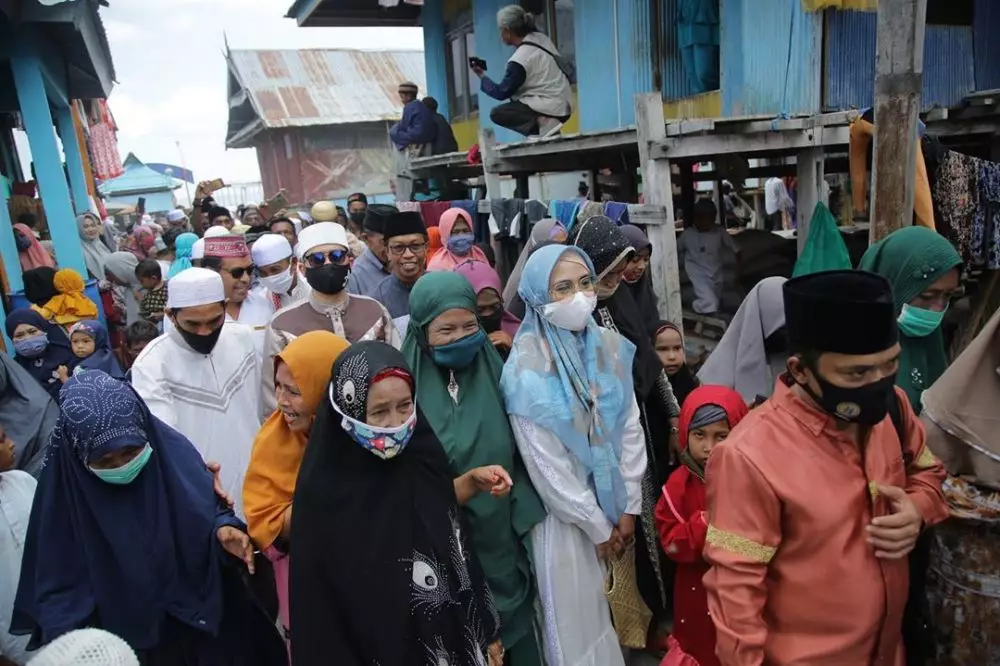 Momen liburan Ustaz Solmed & istri In