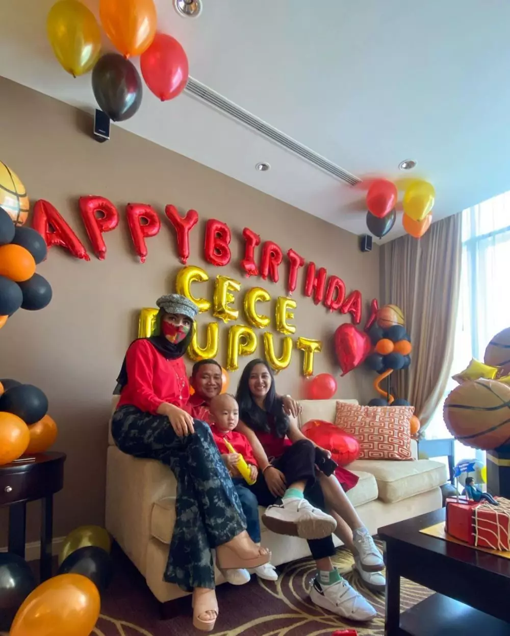 Potret harmonis Bella Shofie bareng anak tirinya © 2020 brilio.net