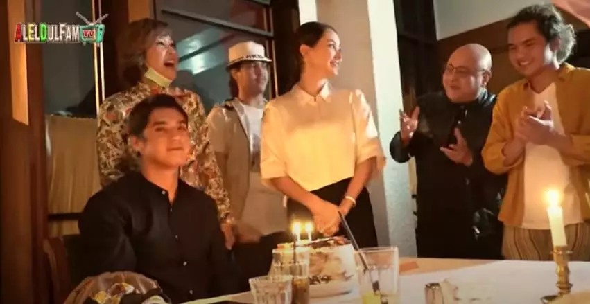 Momen kejutan ultah Al Ghazali © 2020 brilio.net Momen kejutan ultah Al Ghazali © 2020 brilio.net