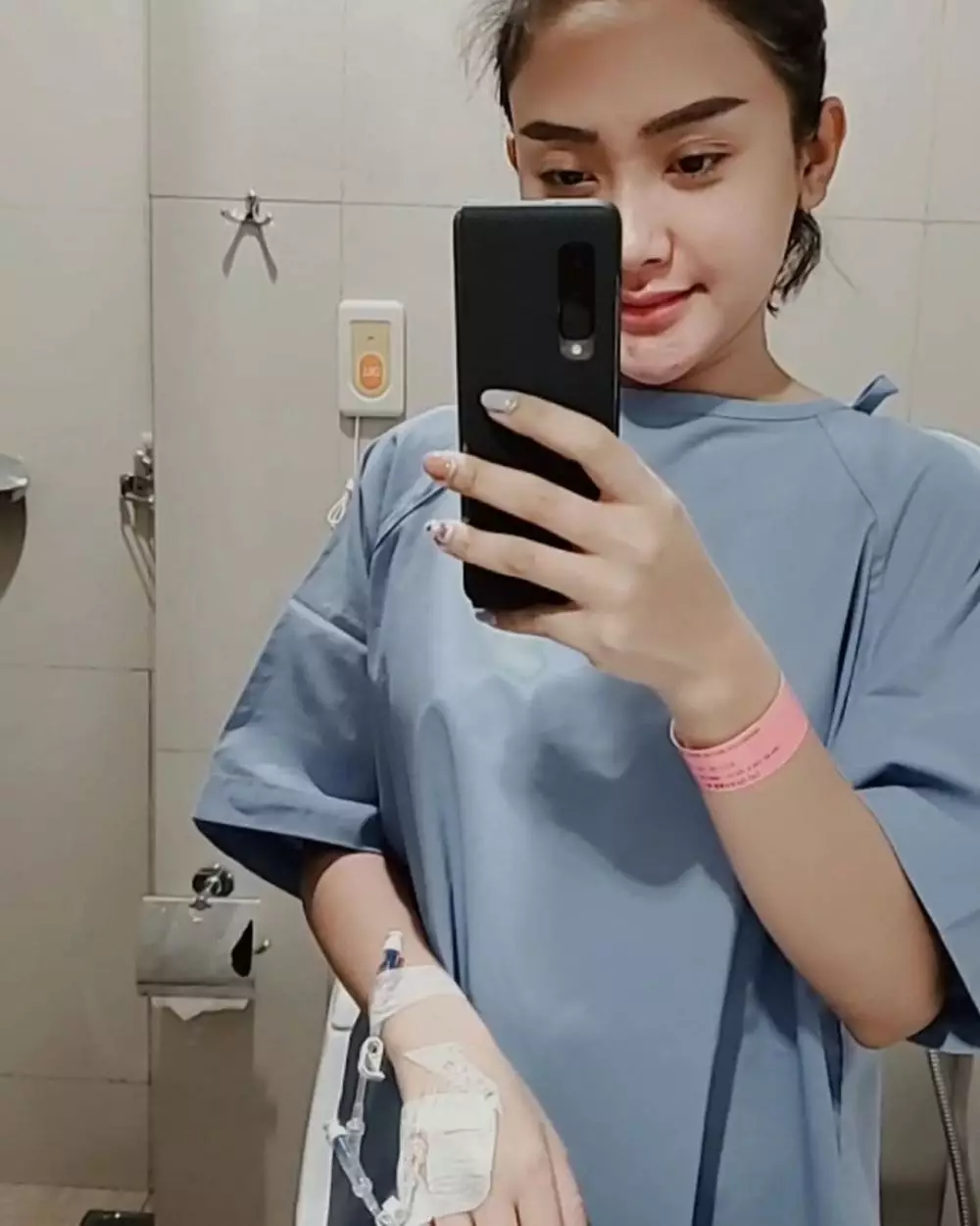 Potret perjuangan Cita Citata lawan amandel © 2020 Instagram