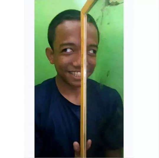 momen lucu lagi bercermin © 2020 instagram.com