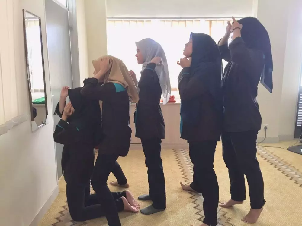 momen lucu lagi bercermin © 2020 instagram.com