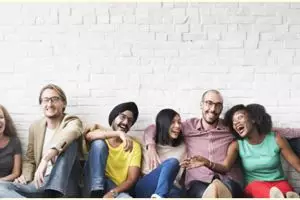 40 Kata-kata menghargai perasaan orang lain, bikin adem dan damai