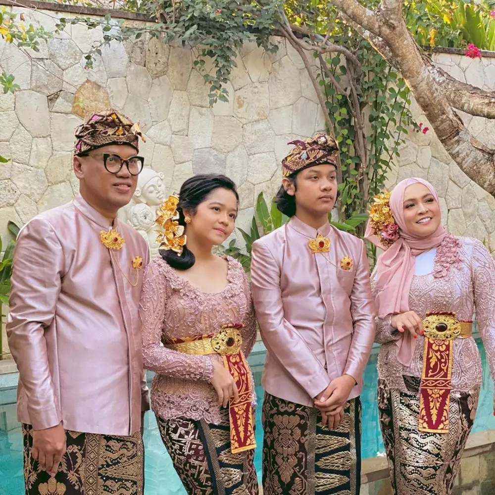 keluarga Uya Kuya pakai adat Bali Instagram keluarga Uya Kuya pakai adat Bali Instagram