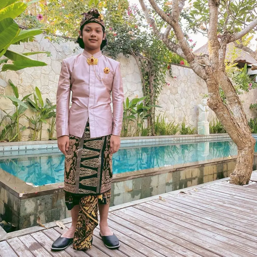 keluarga Uya Kuya pakai adat Bali Instagram keluarga Uya Kuya pakai adat Bali Instagram