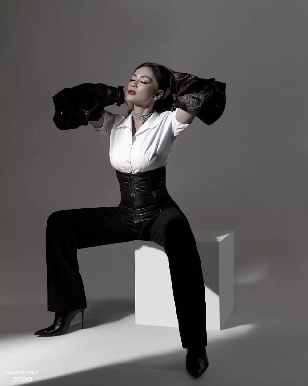 pemotretan masayu dalam berbagai tema Instagram