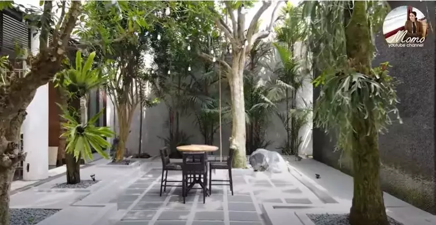 Penampakan halaman belakang rumah Momo Geisha © 2020 brilio.net Penampakan halaman belakang rumah Momo Geisha © 2020 brilio.net