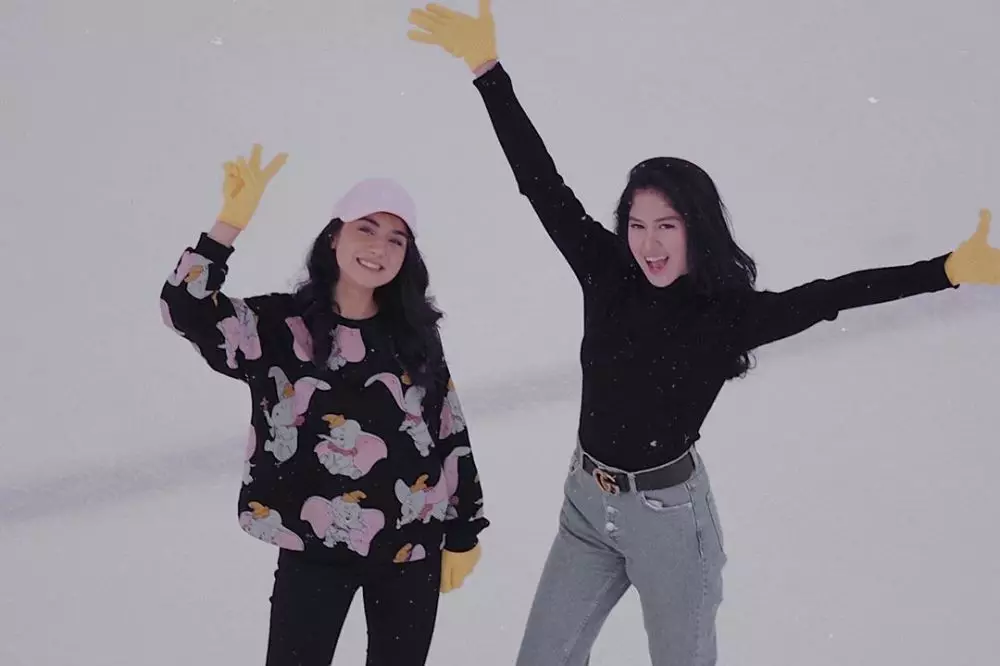 potret kebersamaan Ochi Rosdiana & Ersya Aurelia © 2020 Instagram potret kebersamaan Ochi Rosdiana & Ersya Aurelia © 2020 Instagram