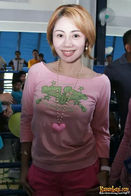 Potret lawas Femmy Permatasari berbagai sumber Potret lawas Femmy Permatasari berbagai sumber