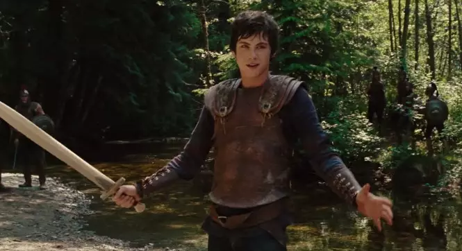 Transformasi Logan Lerman si Percy Berbagai sumber