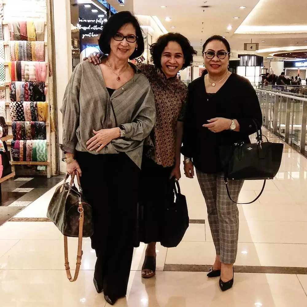 Potret Maureen Christy ibu tiri Nagita Slavina © 2020 Instagram Potret Maureen Christy ibu tiri Nagita Slavina © 2020 Instagram