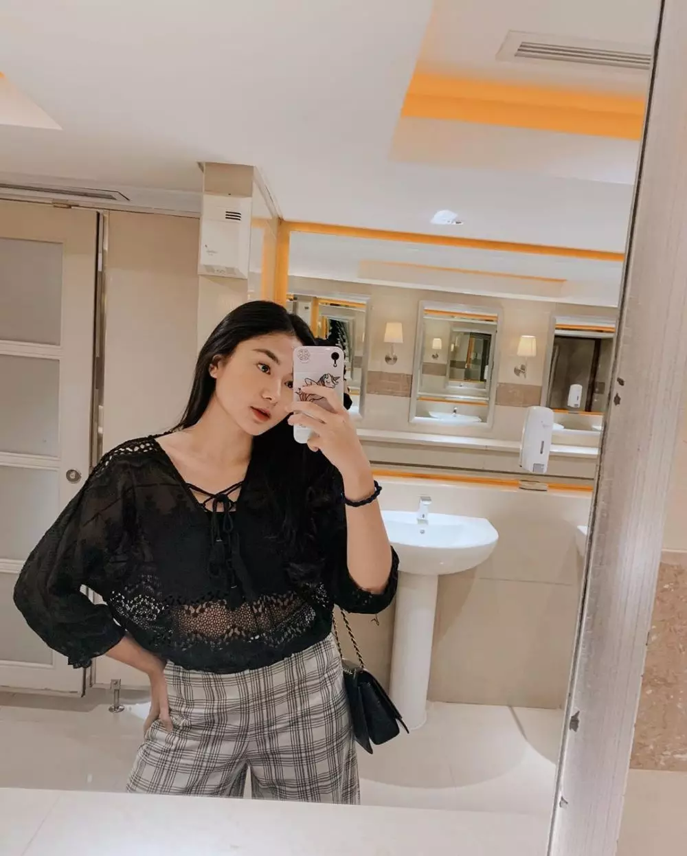 Potret terbaru mantan artis cilik Zahwa Aqilah © 2020 Instagram/@zahwaqilah Potret terbaru mantan artis cilik Zahwa Aqilah © 2020 Instagram/@zahwaqilah