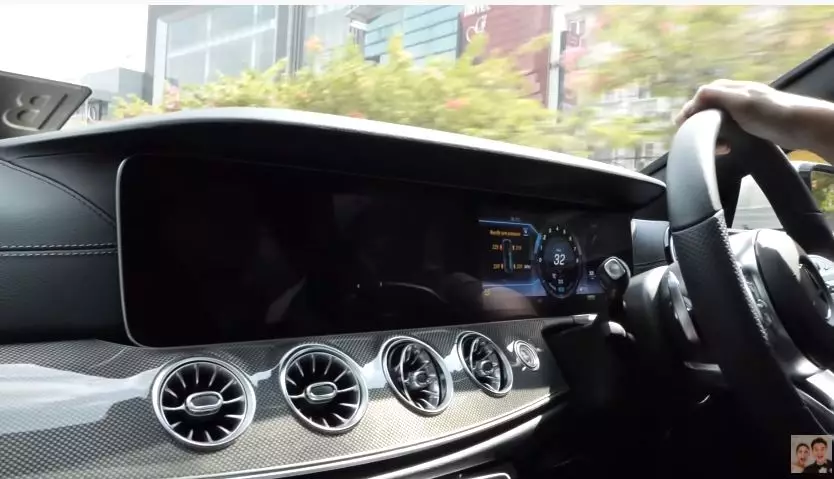 Potret mobil baru Paula miliki teknologi super canggih © 2020 YouTube/Baim Paula