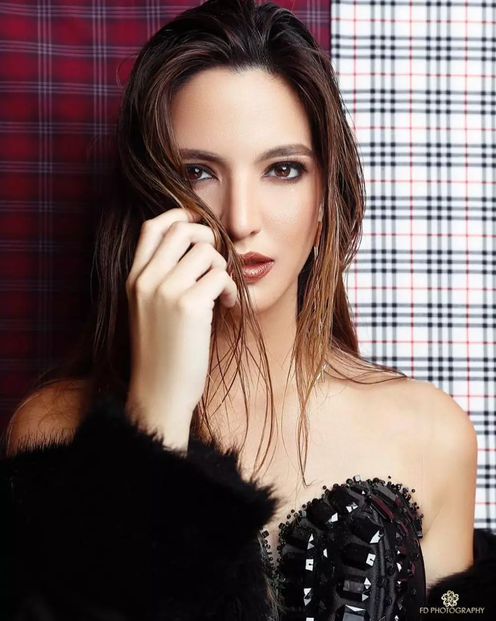 nia ramadhani bermakeup tebal Instagram