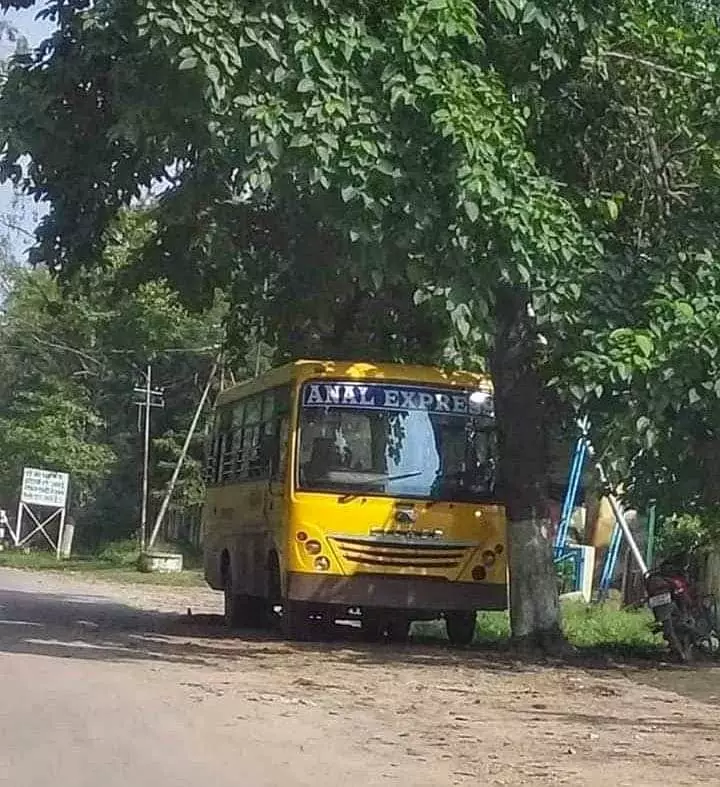 tulisan depan mobil absurd © 2020 instagram.com