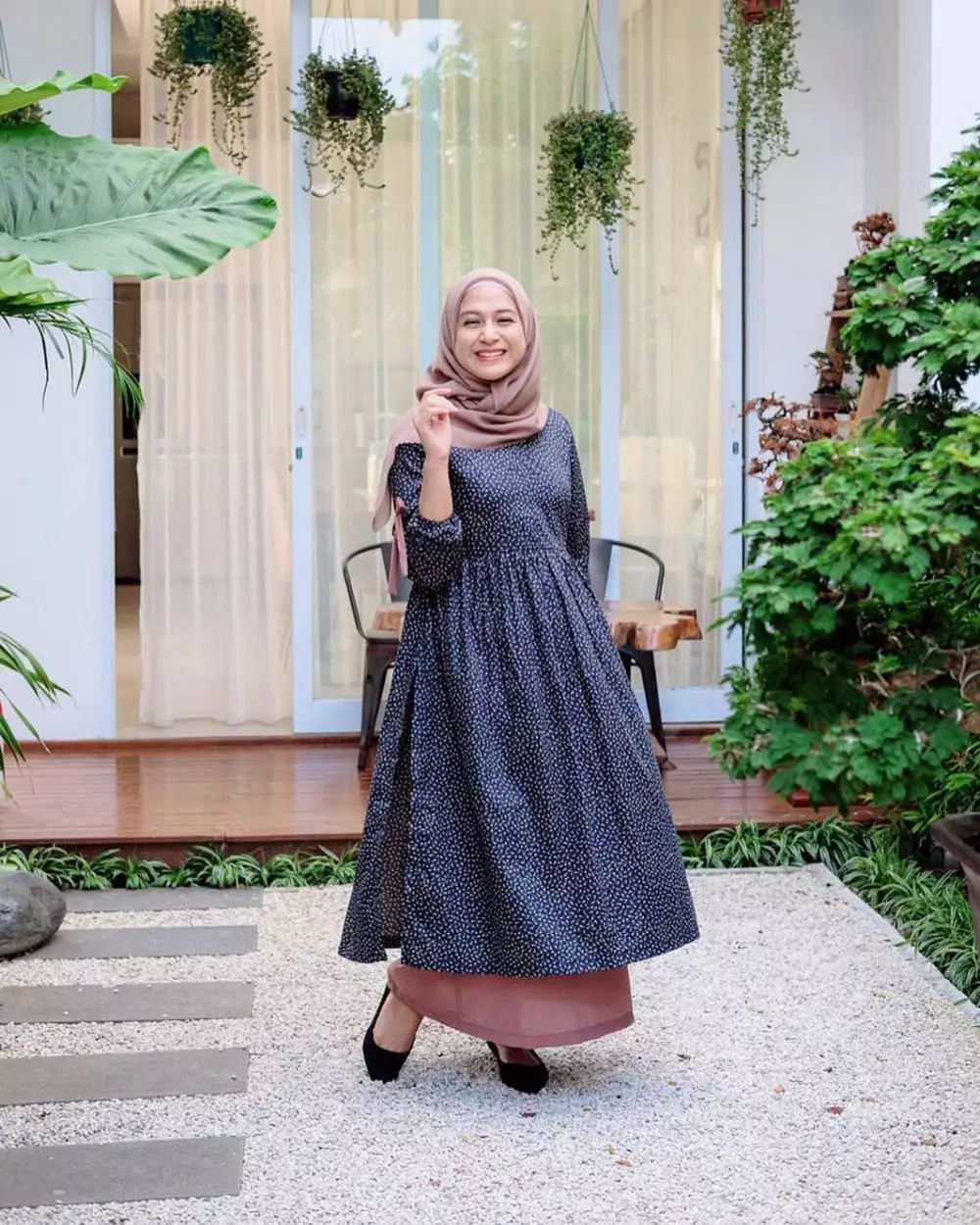 Gaya Nina Zatulini di kehamilan ketiga  © 2020 brilio.net