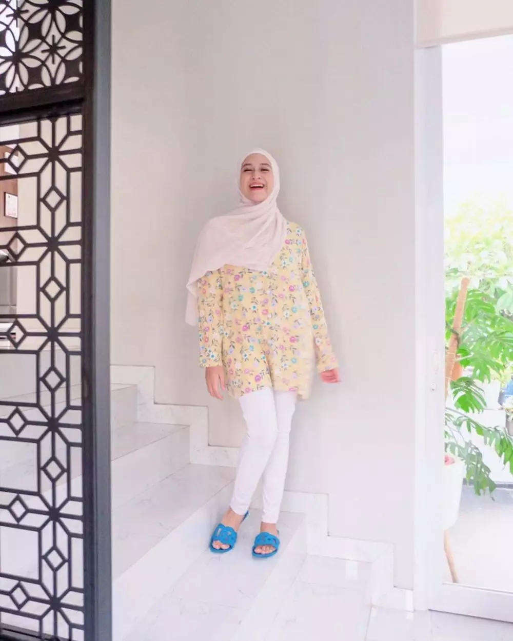 Gaya Nina Zatulini di kehamilan ketiga  © 2020 brilio.net