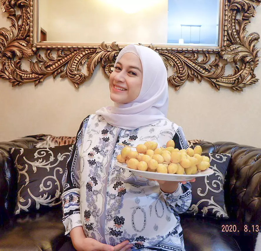 Gaya Nina Zatulini di kehamilan ketiga  © 2020 brilio.net