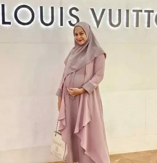 Gaya Nina Zatulini di kehamilan ketiga  © 2020 brilio.net