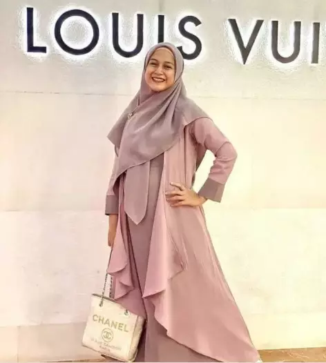 Gaya Nina Zatulini di kehamilan ketiga  © 2020 brilio.net